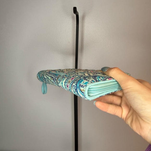 Vera Bradley Blue and Cream Paisley Wallet - Picture 4 of 7